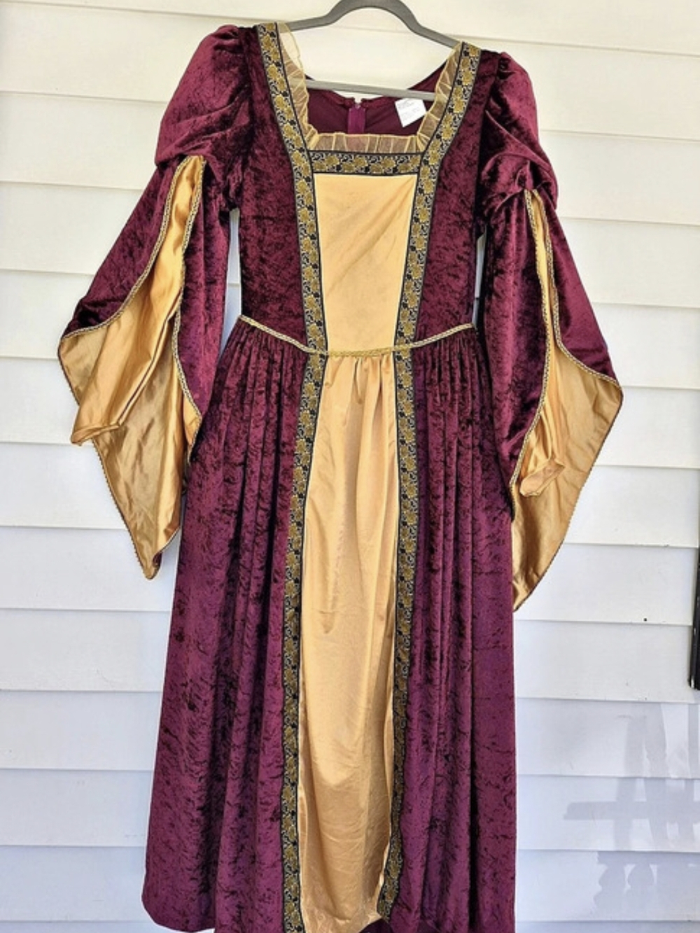Rubie's Costume Co. Renaissance Princess Medieval Gown. Burgundy & Gold Maxi